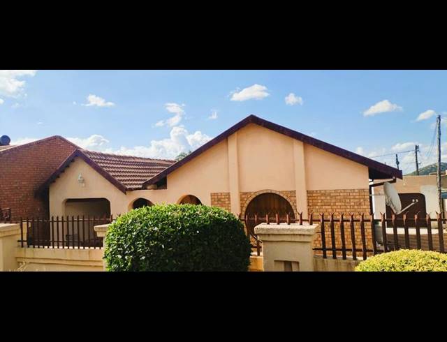 3 BEDROOM HOUSE FOR SALE IN MANKWENG